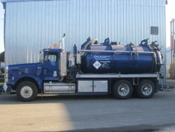 D&L vacuum truck at a commercial building